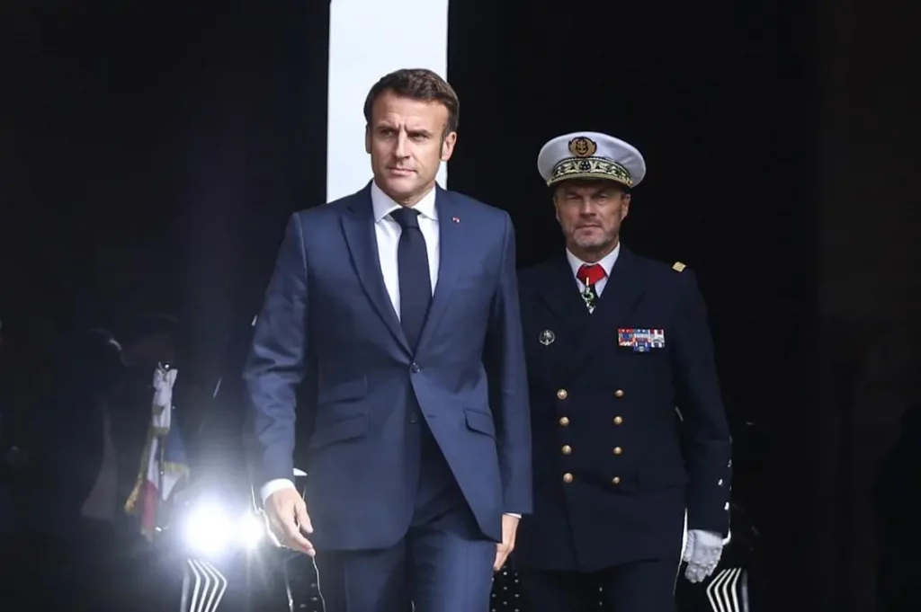 Macron solicită „acțiuni puternice” împotriva Rusiei dacă va continua să refuze pacea și să atace zonele civile: „E nevoie de o încetare a focului cât mai curând”