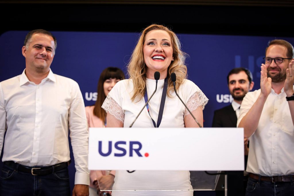 USR o scoate pe Elena Lasconi din cursa pentru alegerile prezidențiale. Partidul îl sprijină pe Nicușor Dan