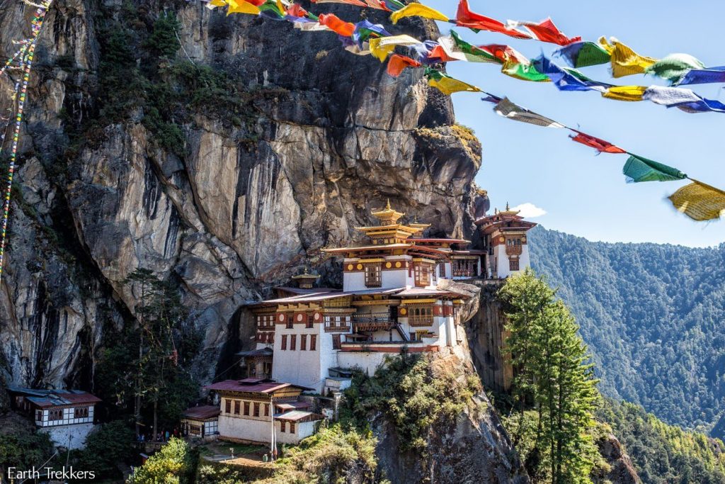 Cele mai impresionante locuri pe care să le vizitezi măcar o dată în viață: Cuibul Tigrilor din Bhutan e un templu construit pe o stâncă