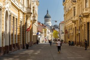 Un val de aer cald, încărcat cu praf saharian, traversează România. În ce zone din țară va ploua
