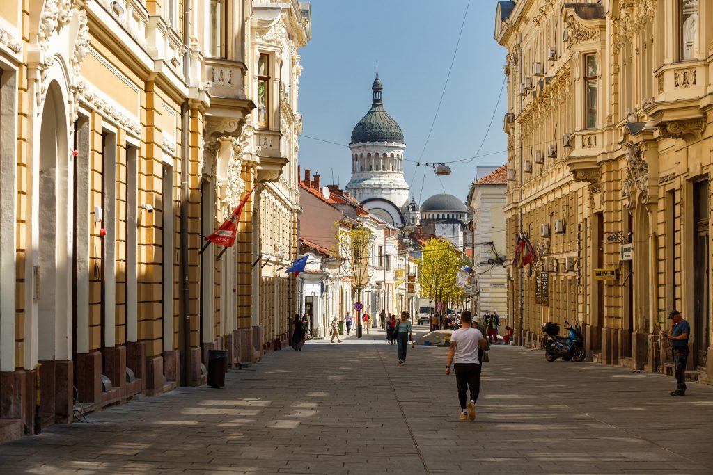 Un val de aer cald, încărcat cu praf saharian, traversează România. În ce zone din țară va ploua