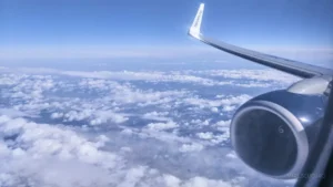 Un nou trend în turism: pleci cu avionul fără să știi destinația! Liniile aeriene scandinave SAS au lansat „Destination Unknown”, iar biletele s-au vândut în 4 minute