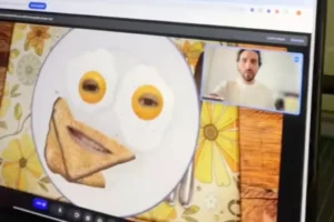 O femeie a intrat la primul ei interviu de pe Zoom cu filtru cu ouă și pâine prăjită pe față. Ce reacție a avut șeful ei