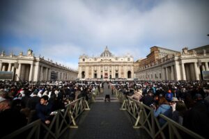 Au început funeraliile Papei Francisc