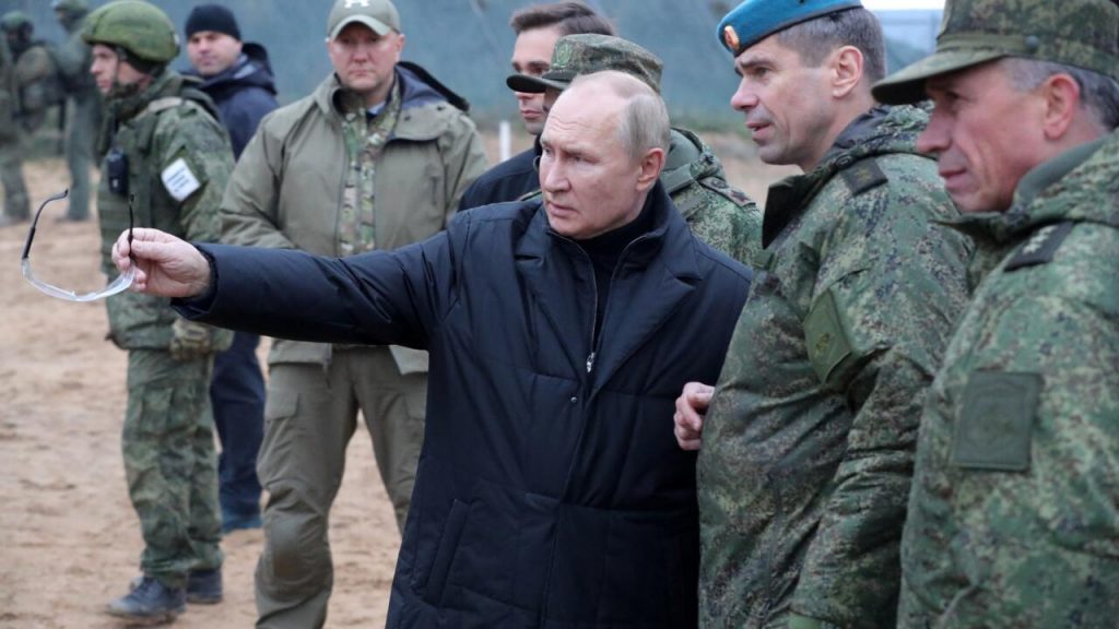 Putin predică pacea în Vest, dar mobilizează armata pentru un război total. Este România pregătită?