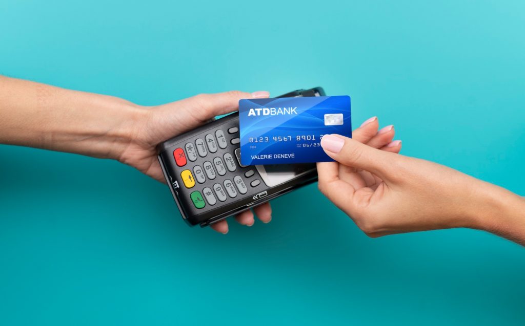 30 de milioane de tineri din Gen Z renunță la carduri și aleg Afterpay. Adrian Mitroi, profesor de finanțe comportamentale: „Pentru tineri recomand cardul de credit”