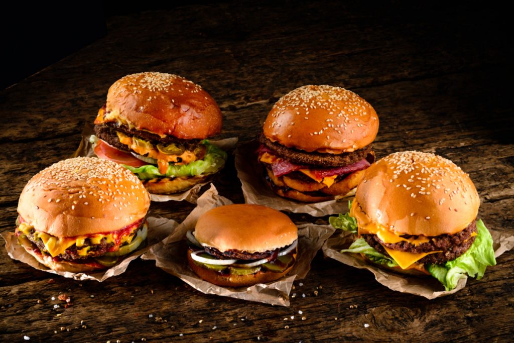 Cercetătorii au creat rețeta unui burger cu carne și legume amestecate. Dacă ar exista burgerul hibrid, oamenii ar merge mai des la fast food