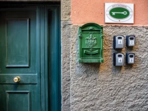 Justiția italiană a anulat interdicția cutiilor de chei. Proprietarii de AirBnb folosesc cutiile  pentru check-in