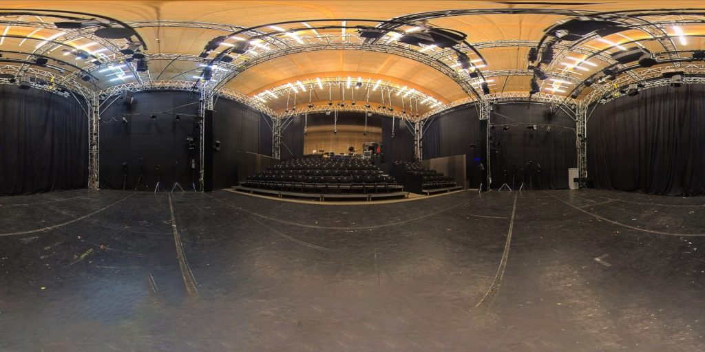 Sala de spectacol din Teatrul Cub din Iași ar putea fi transformată în bar. Artiștii și ieșenii protestează: „Avem nevoie de cultură, nu de panseluțe”