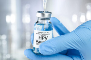 Vaccinul anti-HPV devine gratuit până la 26 de ani. România are cea mai mare rată de mortalitate din UE din cauza cancerului de col uterin