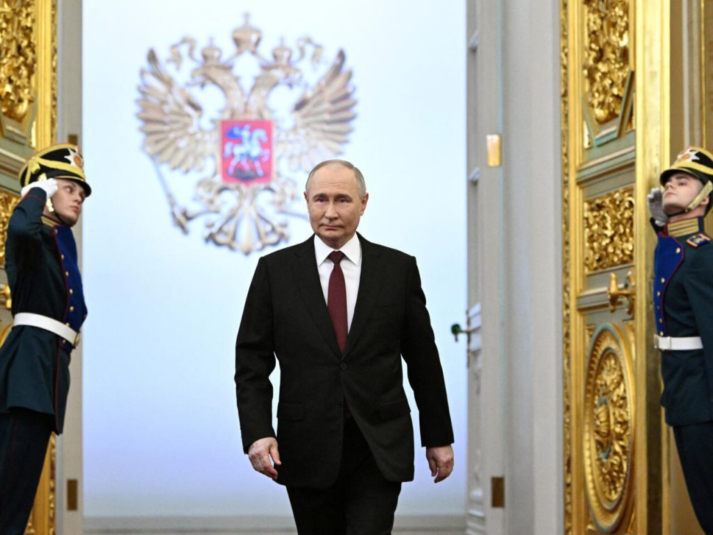 Rusia cere pace, dar bombardează Kievul. Volodimir Zelenski: „Putin trebuie să accepte armistițiul propus de Statele Unite”