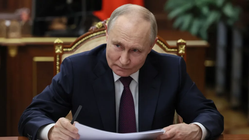 Putin amână schimbul de prizonieri și bombardează vestul Ucrainei. Cum se mai poate ajunge la pace