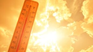Azi ai o amiază foarte caldă în sudul țării, unde maximele urcă până la 36 de grade. La noapte, cerul va fi variabil