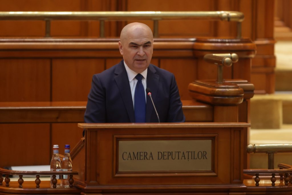 Fitch: România riscă retrogradarea în categoria „junk”. Ce soluții propune guvernul Bolojan