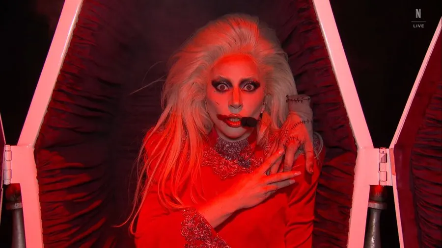 Lady Gaga a fost vedeta Netflix Tudum 2025 din Los Angeles. Cântăreața a anunțat oficial că va avea un rol în sezonul 2 al serialului „Wednesday”