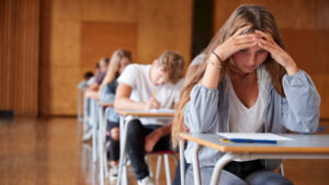 Peste 50% dintre tinerii care au 16-18 ani nu știu ce carieră să urmeze. Un nou studiu arată că elevii nu au mentorii potriviți
