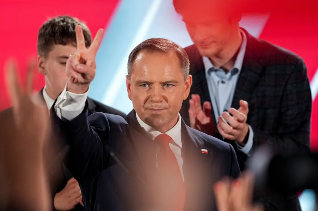 Karol Nawrocki câștigă alegerile prezidențiale la limită. Ce înseamnă asta pentru Polonia?
