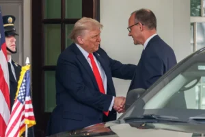 Friedrich Merz i-a făcut cadou lui Trump certificatul de naștere al bunicului său, Friedrich Trump. Ce discuții au purtat cei doi