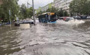 Bucureștiul a fost paralizat de „cea mai consistentă ploaie din ultimii 100 de ani!”