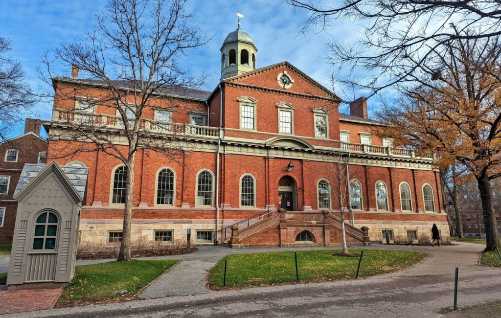 Universitatea Harvard este dispusă să plătească 500 milioane de dolari pentru a încheia disputa cu administrația Trump