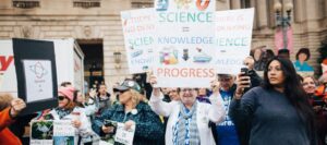 BBC spune că știința nu mai e obiectivă: „Ateii de stânga monopolizat totul”