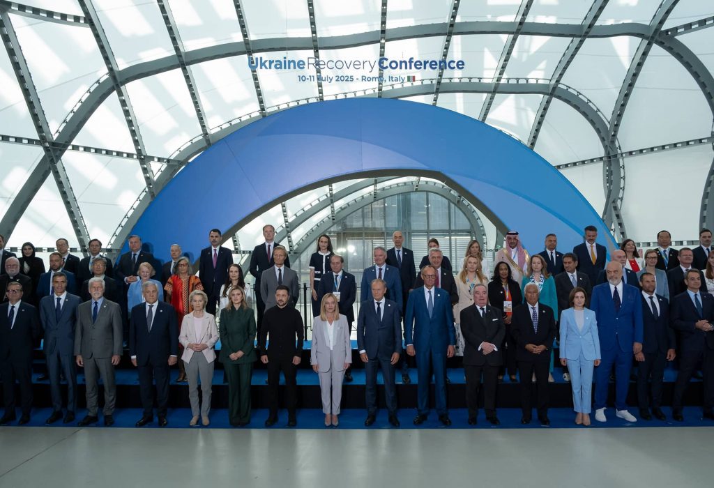 Zelenski primește 10 miliarde de euro în ajutor pentru Ucraina. Ce a obținut Președintele de la Conferința de la Roma