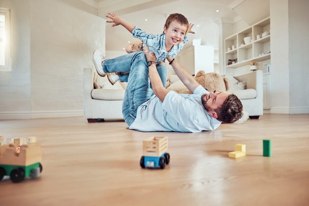 Tații mileniali sunt în burn out din cauza copiilor. Ce obstacole întâmpină în gestionarea activităților