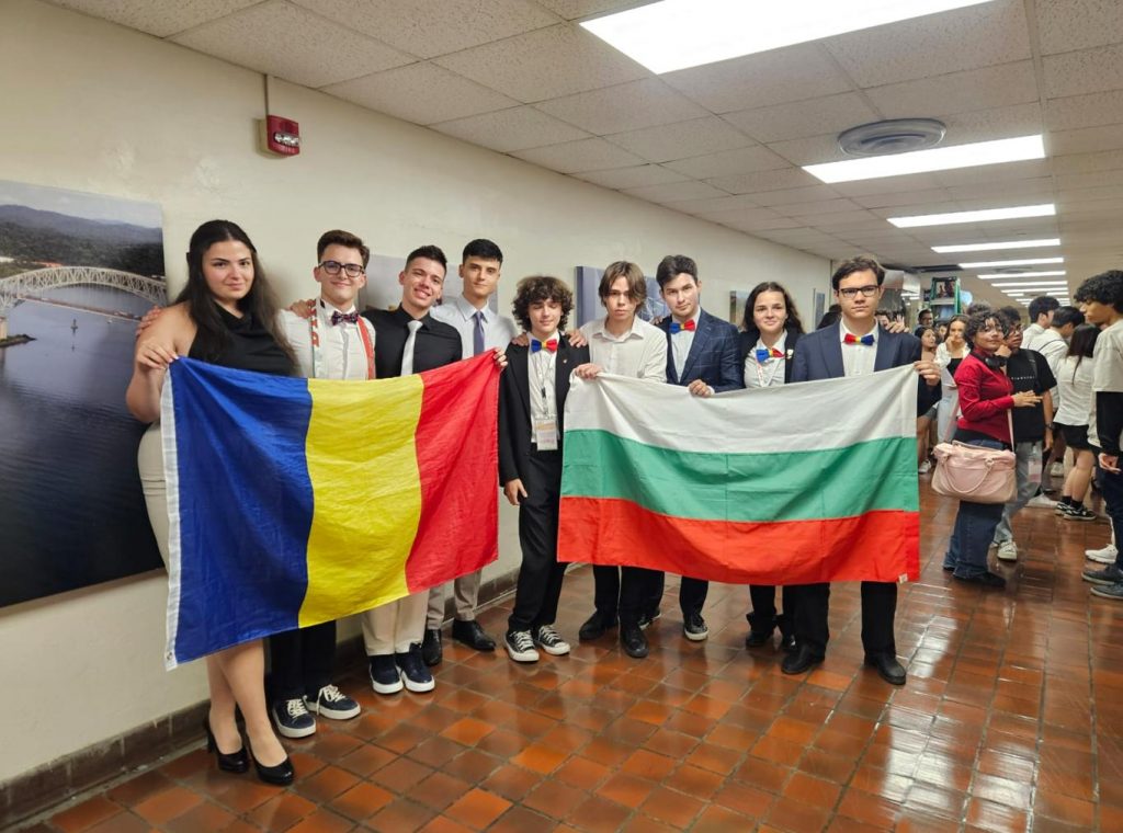 David Băgăcean urcă pe podiumul Campionatului Mondial de Debate din Panama. Elevul a obținut locul al 2-lea în topul vorbitorilor individuali