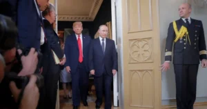Trump și Putin se vor întâlni în zilele următoare, afirmă un consilier al Kremlinului. Donald Trump spune că există „șanse mari” pentru o întâlnire cu Putin și Zelenski