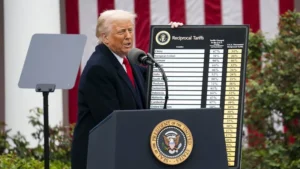 Trump introduce noi tarife pentru peste 90 de țări. Trump majorează tariful pe importurile din India la 50%