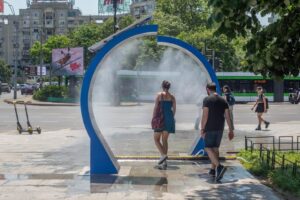 Tu știi ce vreme te așteaptă? România se topește sub 39°C