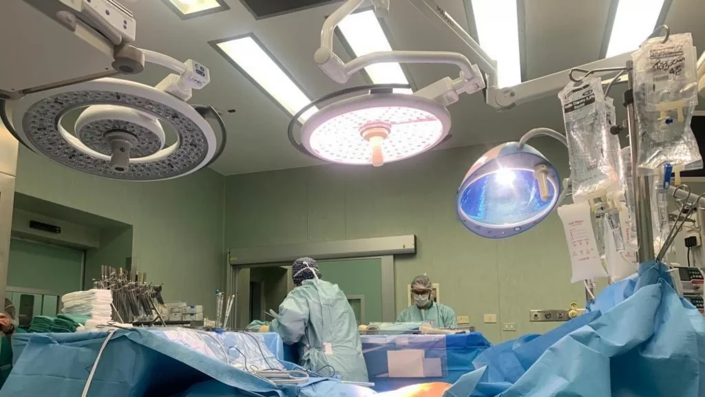 Medicii din Torino folosesc realitatea virtuală în sala de operații. Terapia prin VR este deja testată și în România