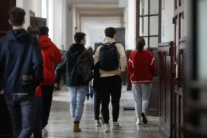 Ministrul Educației anunță că peste 1.500 de specialişti sunt implicaţi în elaborarea noilor programe de studiu în licee