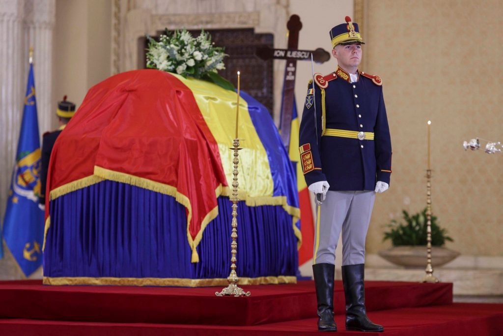 Cum organizează SUA și Franța funeraliile de stat. Ion Iliescu a fost înmormântat astăzi cu onoruri militare